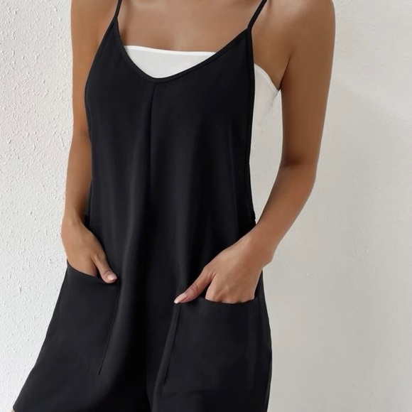 Cute EZ wear dual pocket cami romper💕 - Picture 3 of 5